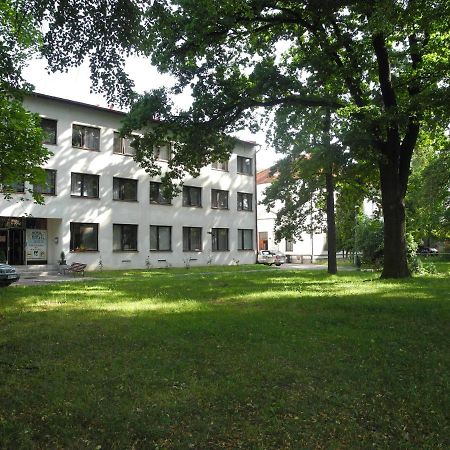 Hotel Kristl Pardubice Bagian luar foto