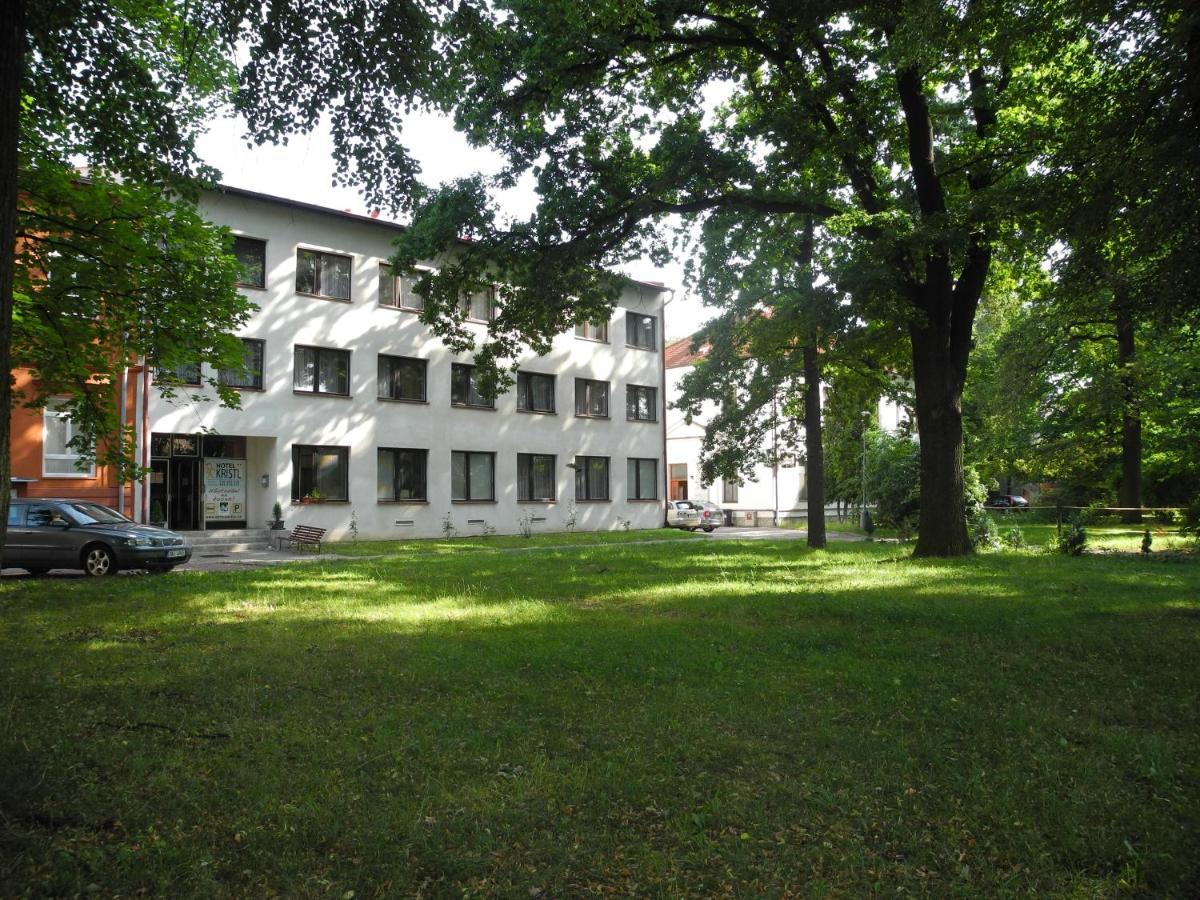 Hotel Kristl Pardubice Bagian luar foto