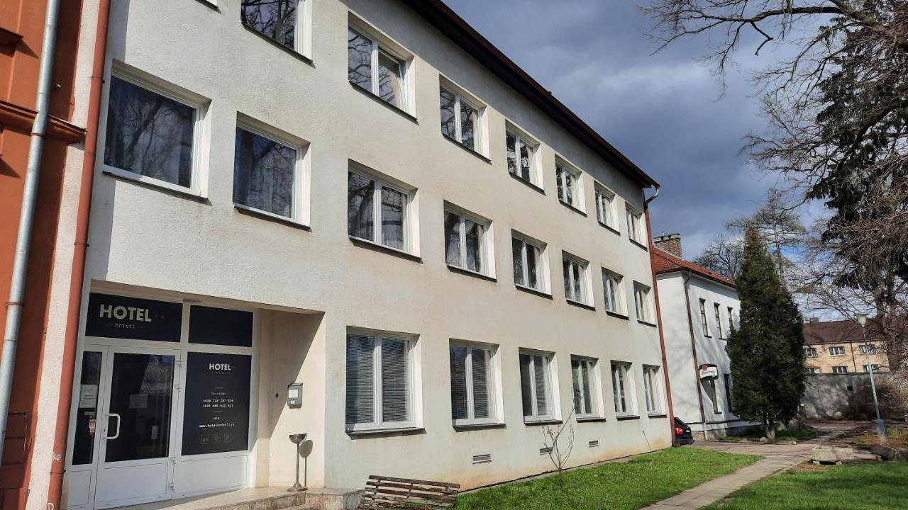 Hotel Kristl Pardubice Bagian luar foto